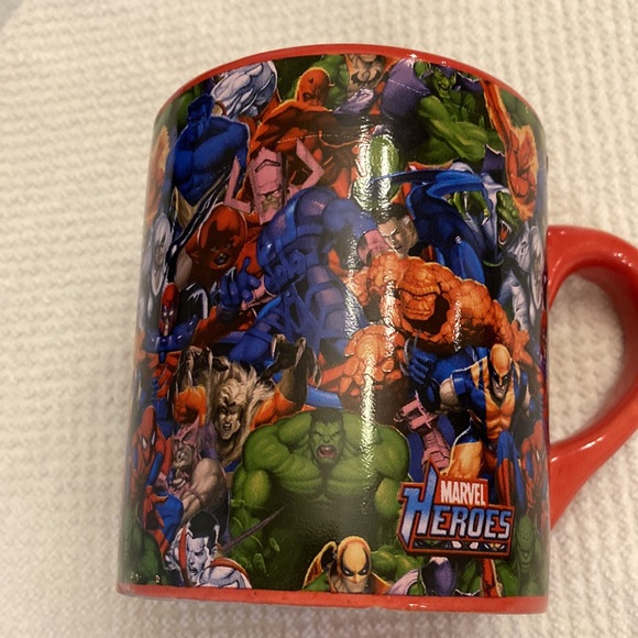 Marvel Heroes 2011 Large Oversized Mug/Cup Red with all the Heroes on it - Picture 14 of 14